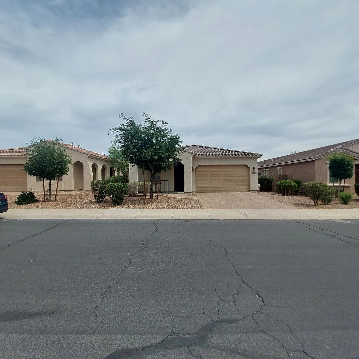 Building Photo - 1025 S 200th Ln