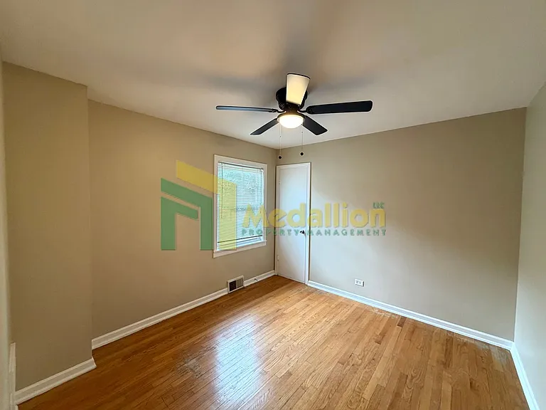 11004 S Eberhart Ave — Photo 11