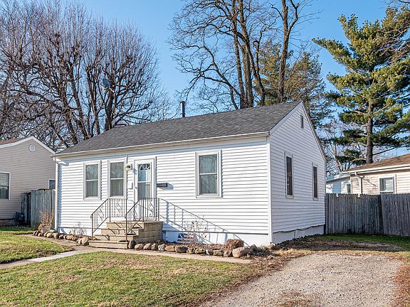 2nd image of 1004 N Joliet St