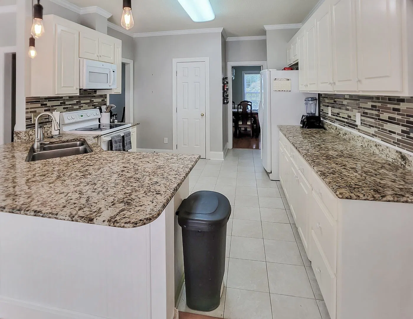 Beautiful 4BD/2.5BA home with 2 car garage and fenced back yard in quiet subdivision in North Ral... — Photo 3