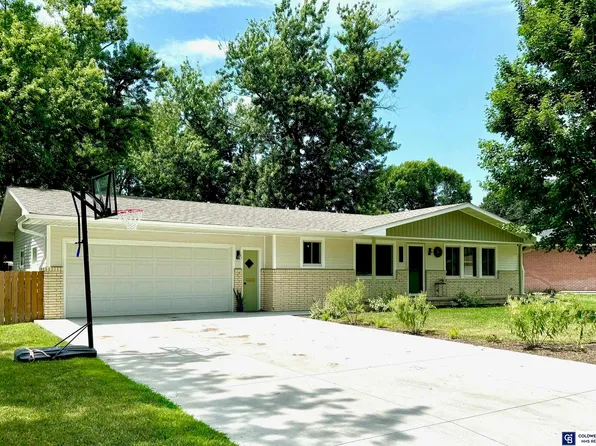 137 Ash Ave, York, NE 68467