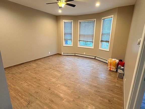 3rd image of 225 Victory Blvd Floor 2