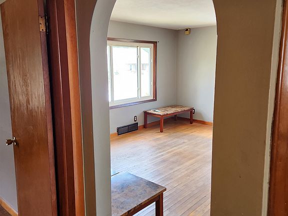 4th image of 1420 Barton Blvd