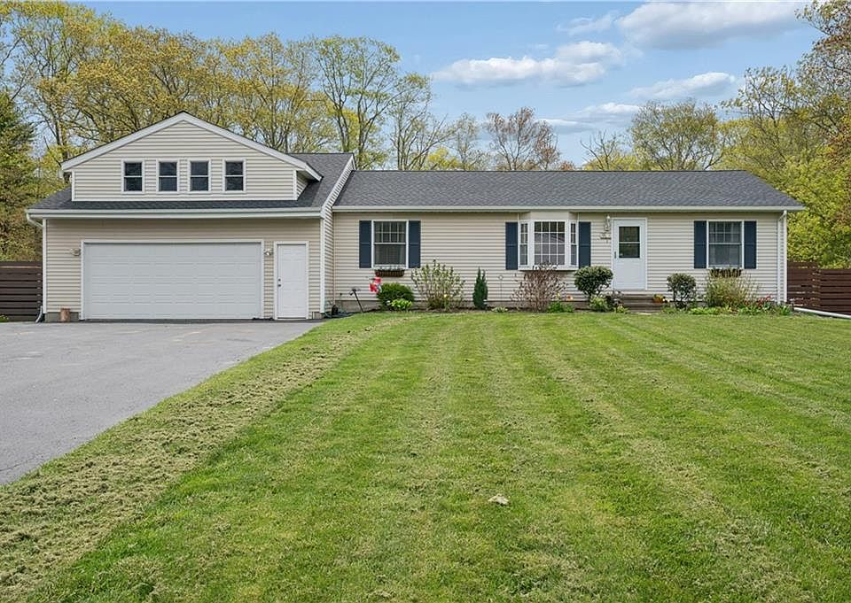 1st image of 20 Oak Hill Dr