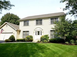 387 Southampton Dr, Geneva, IL 60134
