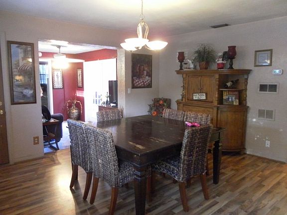 4th image of 729 Steele Ave