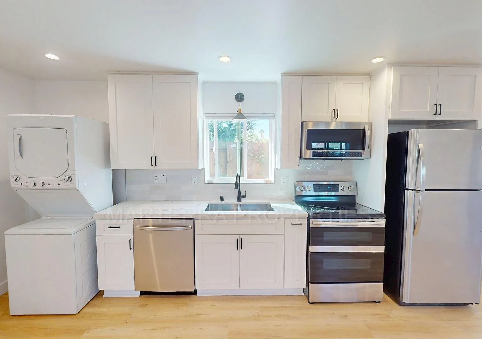 Beautiful 2 Bedroom Home — Photo 4