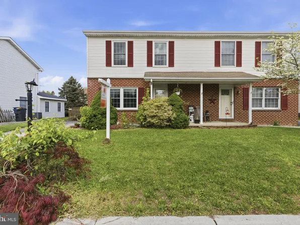 18 E Lakeview Dr, Littlestown, PA 17340