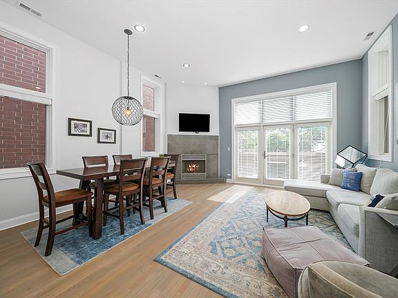 2nd image of 1532 N Wood St #3