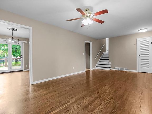 5th image of 10200 Outlook Dr