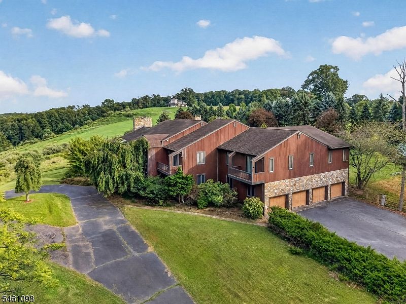 1st image of 8 Springhill Road