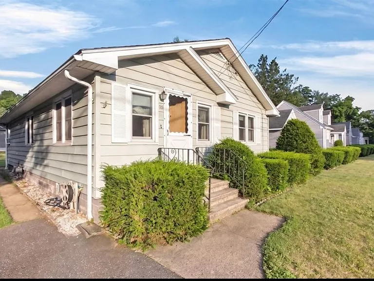 23 Thompson St — Photo 1