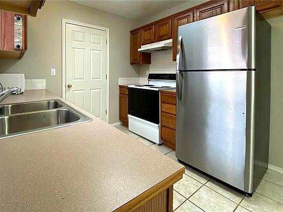 3rd image of 3934 W Lilac Dr