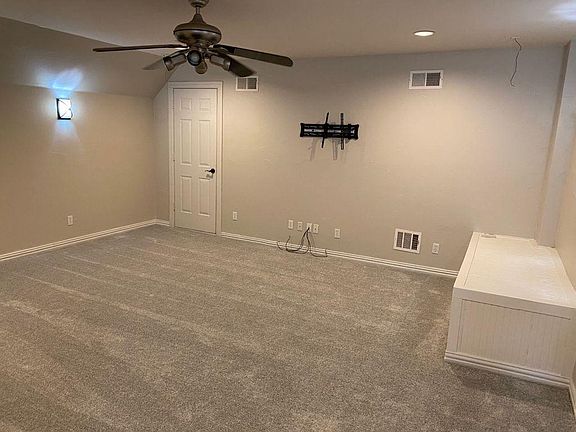4th image of 1307 Village Green Dr
