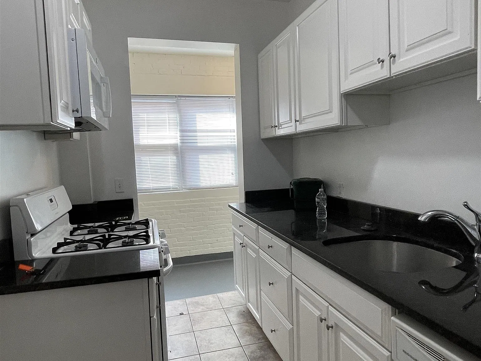 3 bed, $3,900 — Photo 1