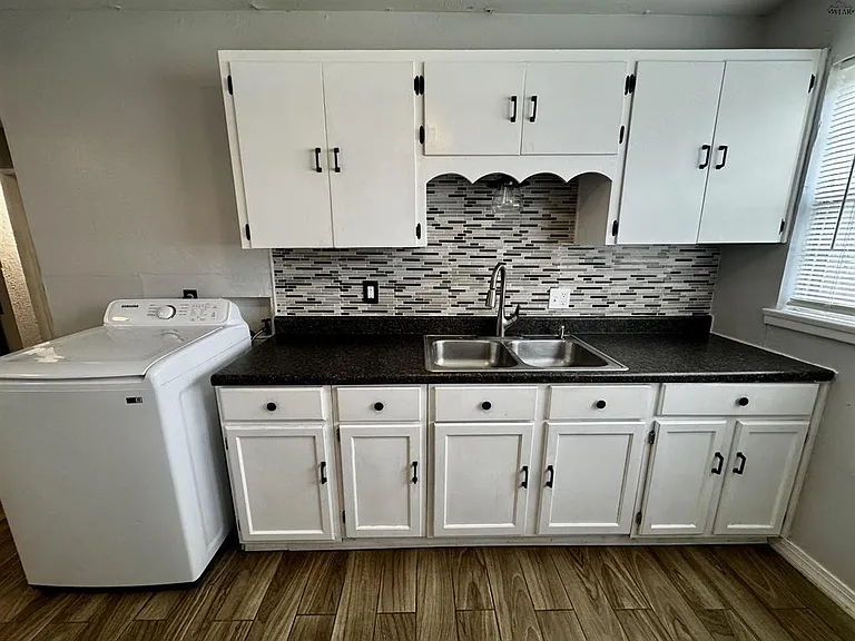 1504 Red Fox Rd — Photo 13