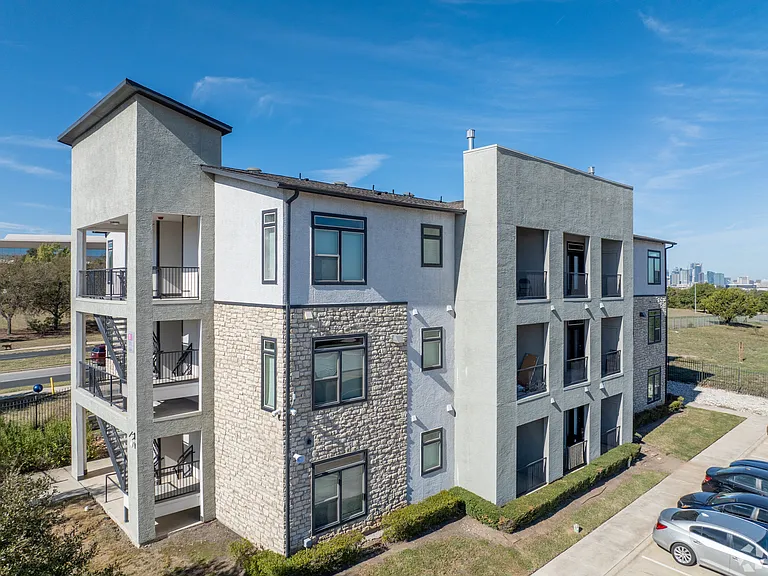 Radius on Grove — Photo 9
