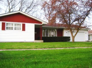 120 Laurel Ln, Dekalb, IL 60115