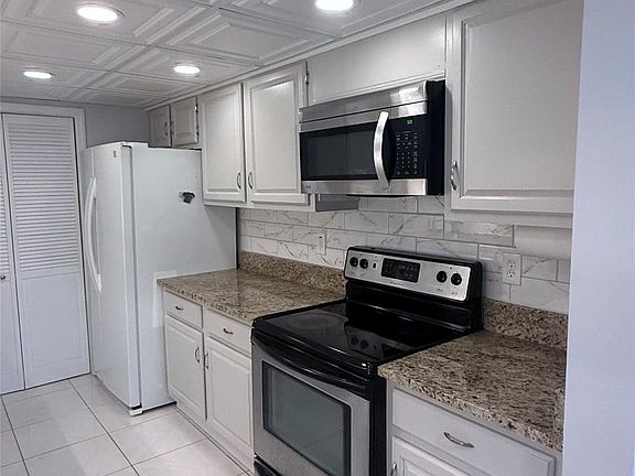 4th image of 859 Jeffery St #1040