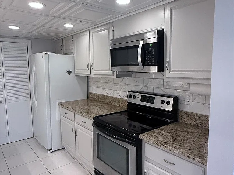 859 Jeffery St #1040 — Photo 4