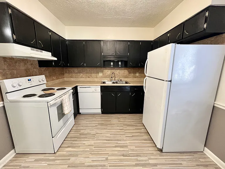 Mayfair Apartments — Photo 53