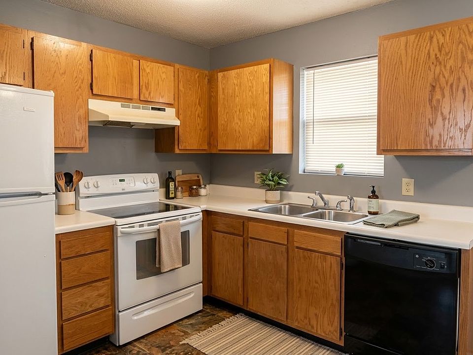 1st image of 131 Bob Fitz Rd #3