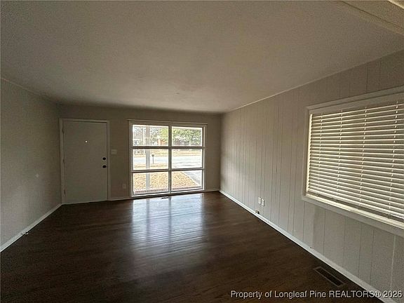 3rd image of 807 Berwick Dr