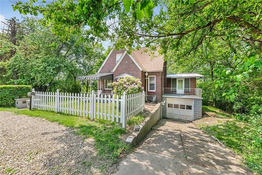 513 Stephen St photo 1