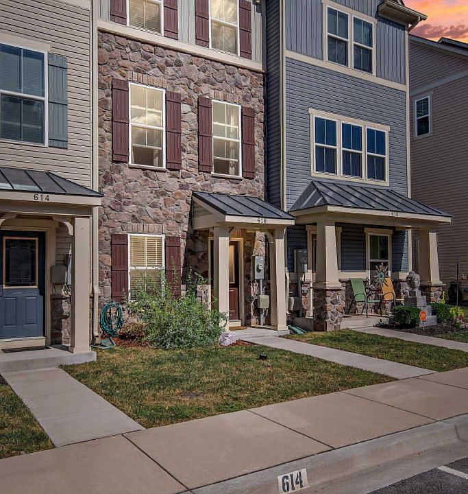 1st image of 616 Ravenwood Dr