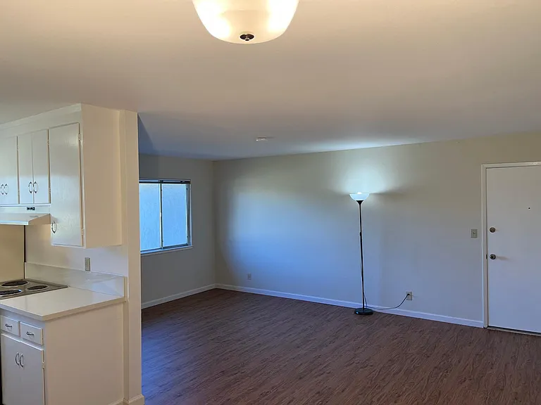 551 Ortega Ave #10 — Photo 4