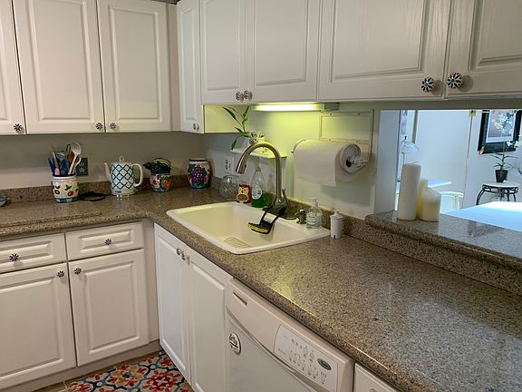 4th image of 10058 Shadywood Pl