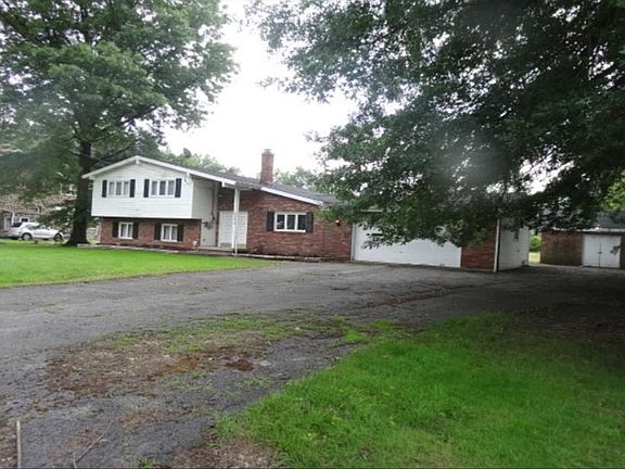 3rd image of 3073 Myron Ave