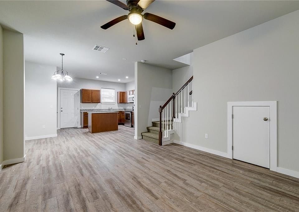 1st image of 906 Quartz Ct #502