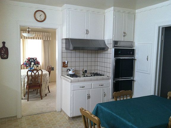 3rd image of 1140 Vine St