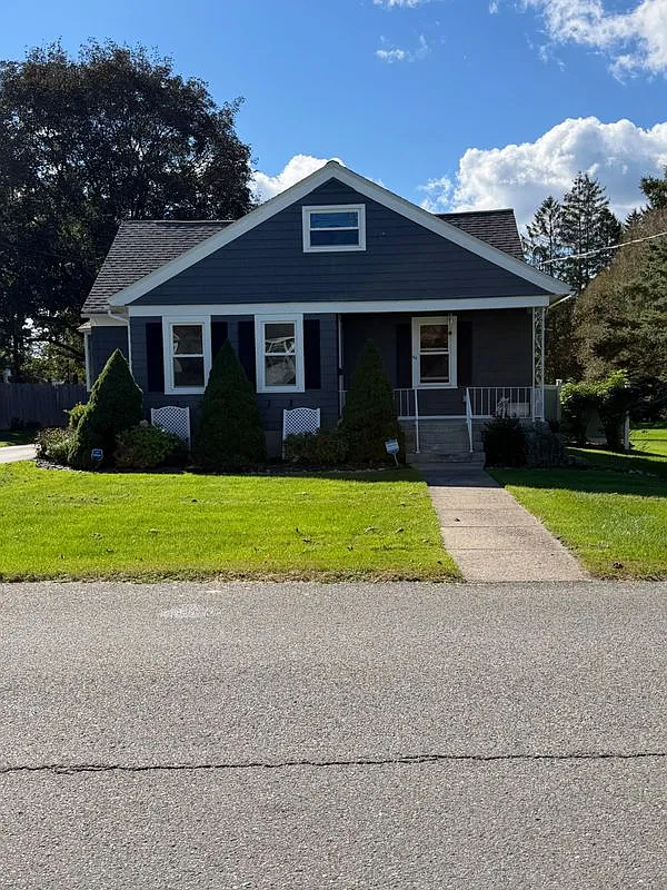 3 bed, 1.0 bath, 1124 sqft, $2,500 — Photo 1