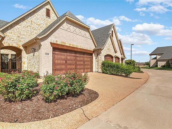 3rd image of 2538 Vineyard Dr