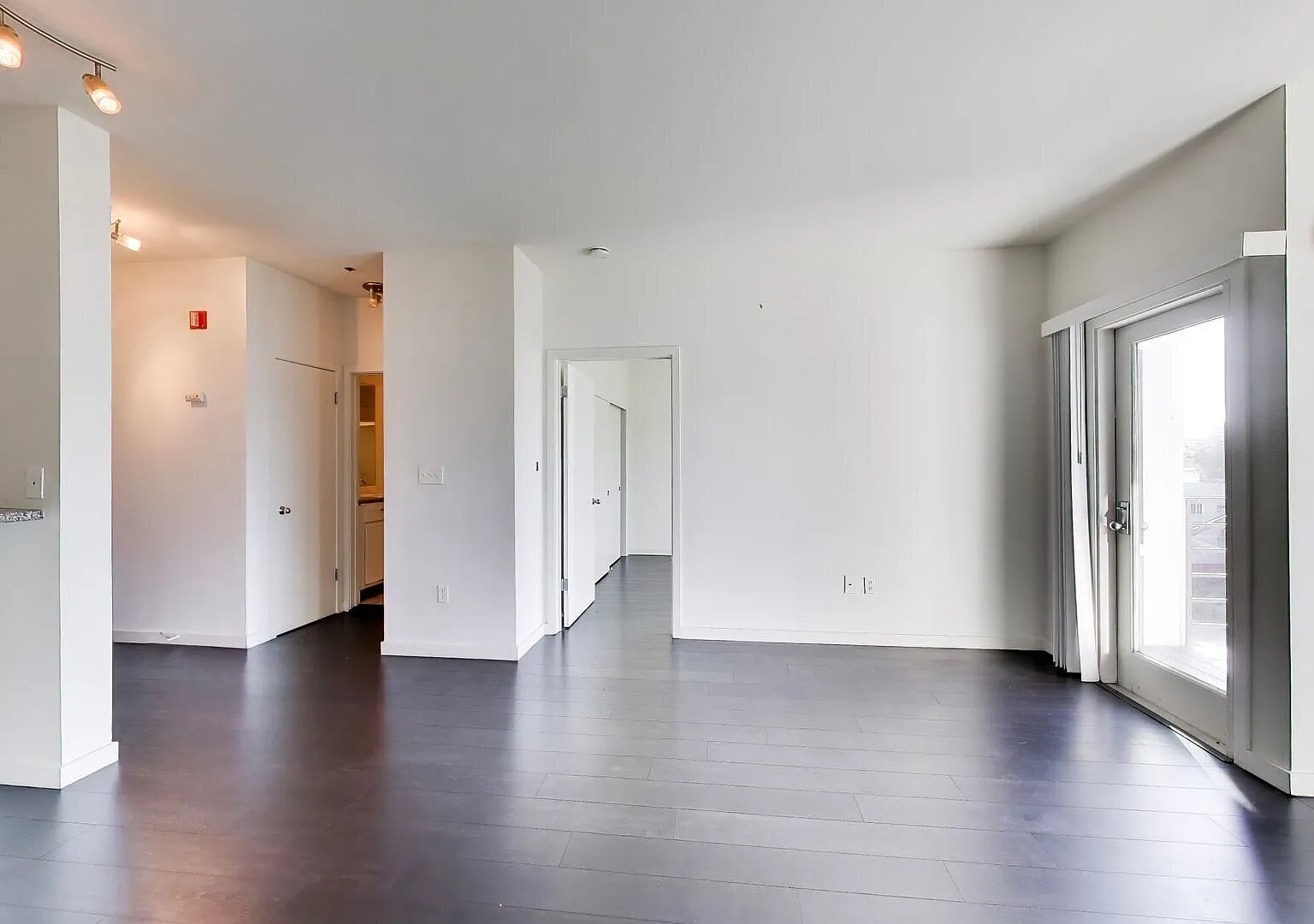 Modern 1-Bedroom with Lake & City Views | Garage Parking Available — Photo 3