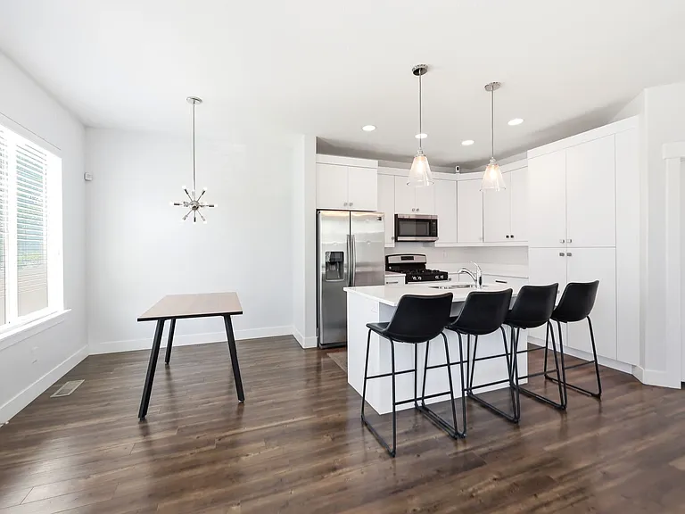 153 W Silver Springs Dr — Photo 1