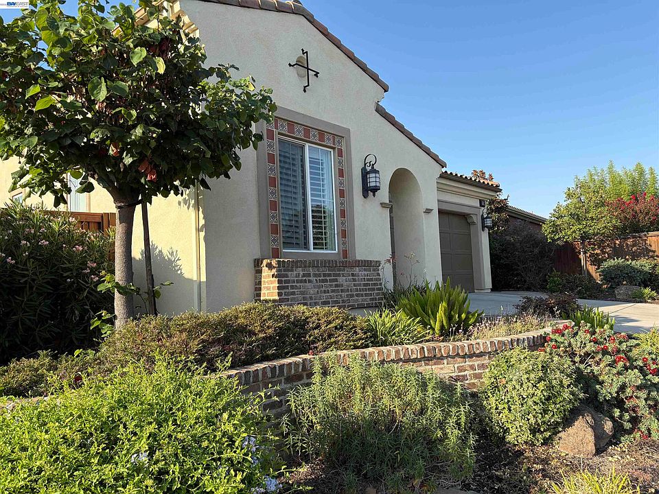 2nd image of 1930 Barbaresco Ln