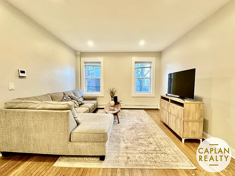 90 Bristol St #A — Photo 3