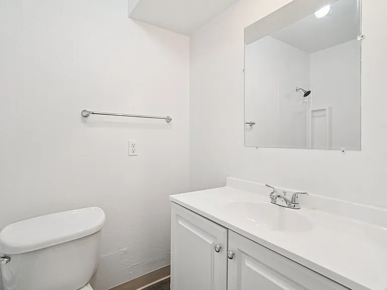 Brentwood Apartments — Photo 14