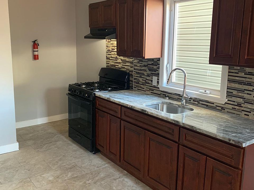 1st image of 23 Gladstone Ave #2