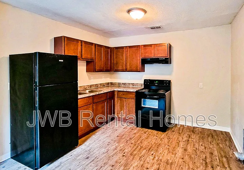 Building Photo - 816 Saranac St