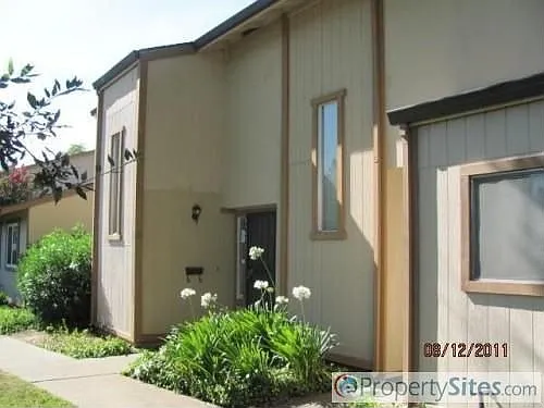 5147 Greenberry Dr photo 1