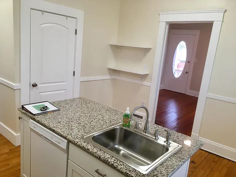 1005 Auburn Ave — Photo 4