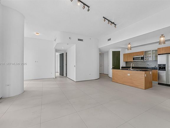 5th image of 480 NE 30th St APT 2201
