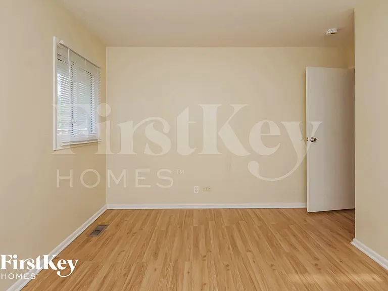 703 E Streamwood Blvd — Photo 11