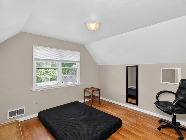 54650 Willis Ave — Photo 12
