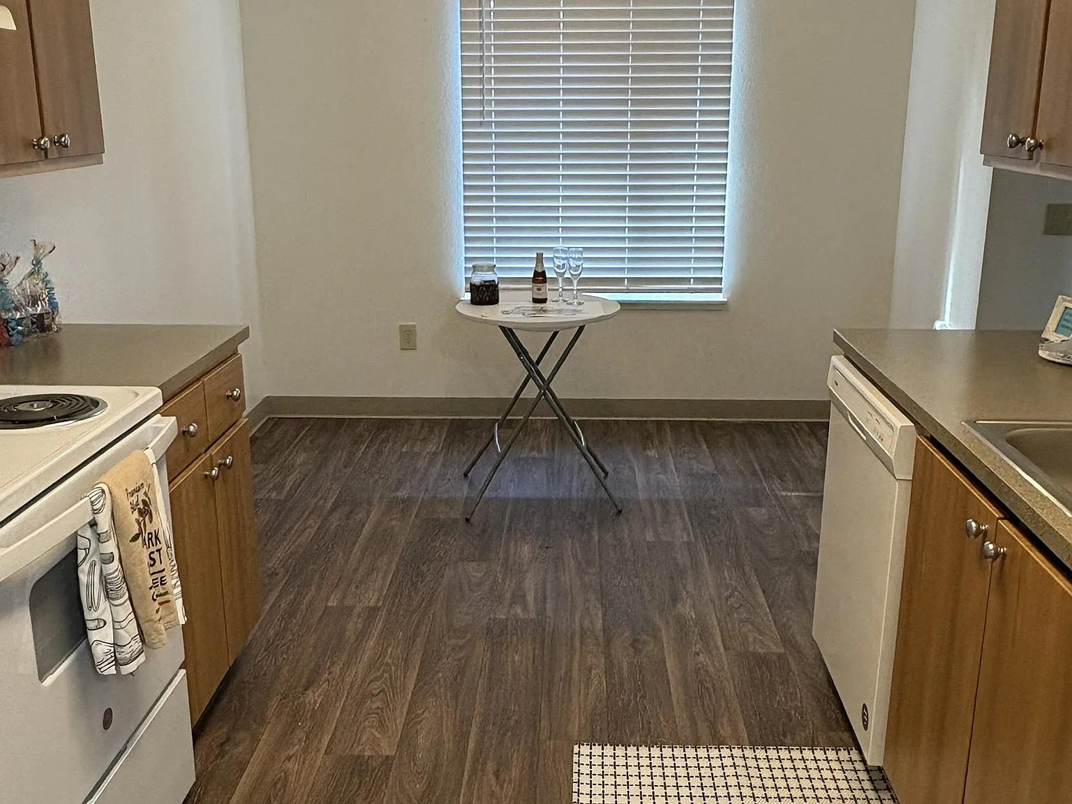 Windsor Manor Apartments — Photo 4