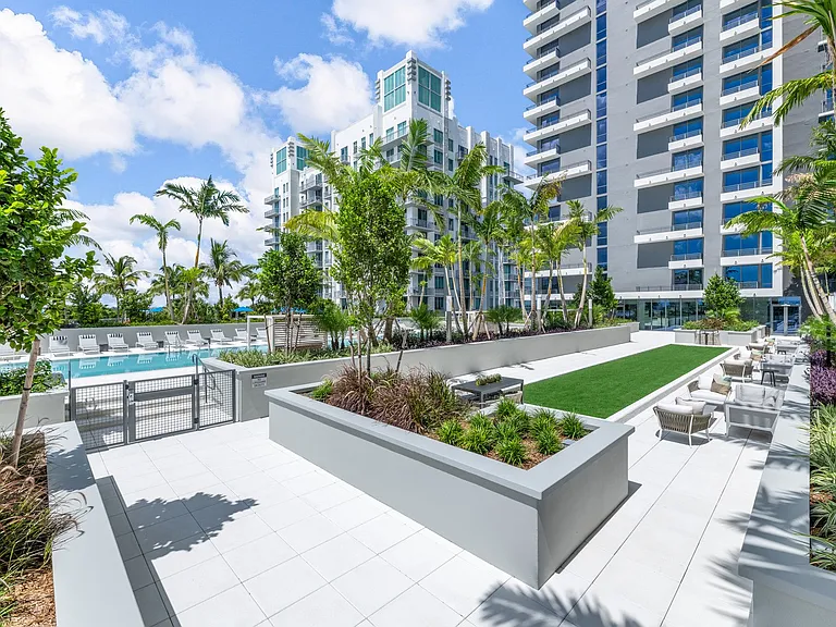 Lumaire West Palm Beach — Photo 25